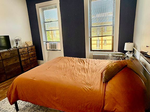 5th image of 3033 41st St APT 2R