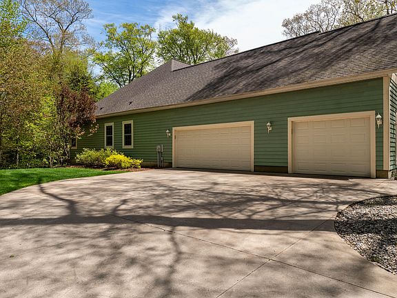 5th image of 6200 Scenic Woods Cir N