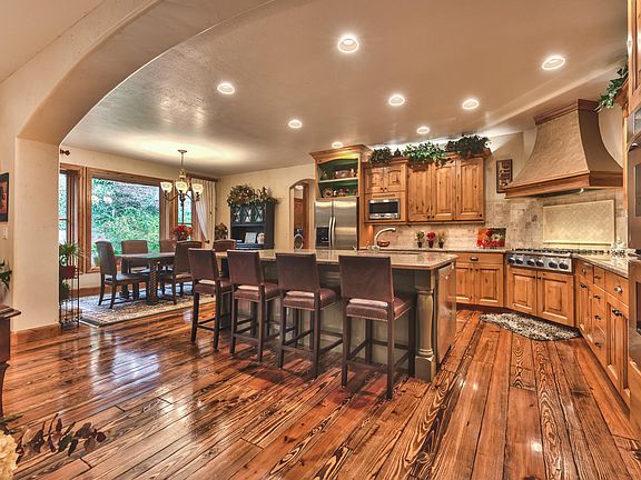 2nd image of 2865 E Le Jardin Pl