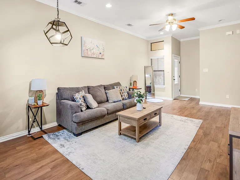 3824 Blackhawk Ln — Photo 3