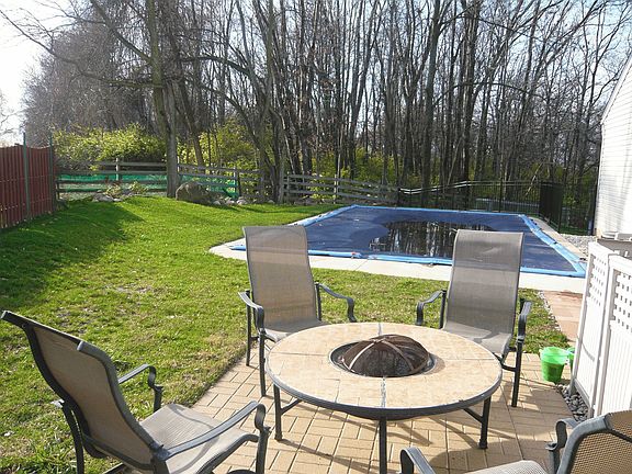 Pool w/ Deck & Patio