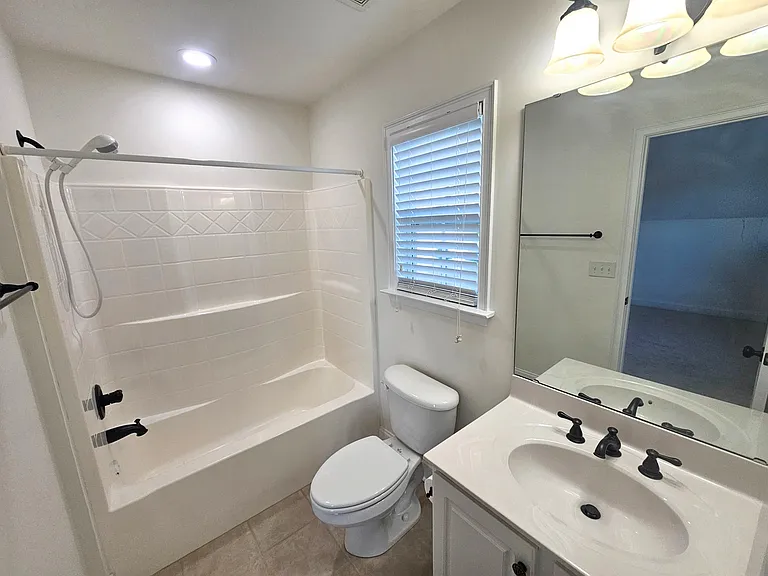 212 Medford Dr — Photo 27