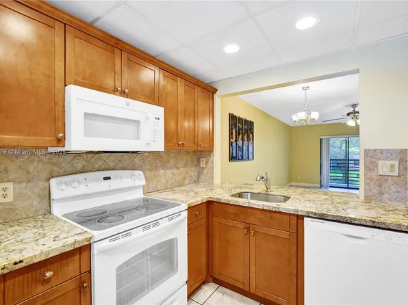 10332 Sunrise Lakes Blvd APT 206, Sunrise, FL 33322