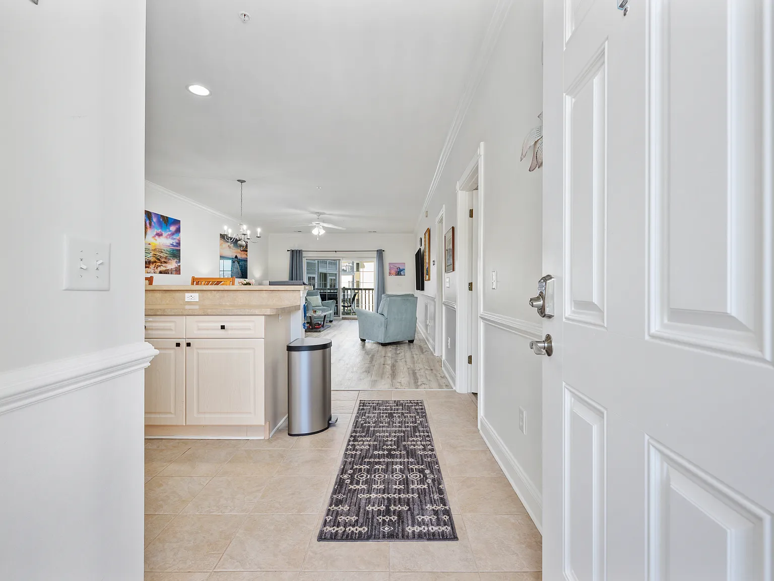 2 bed, 1070 sqft, $1,650 — Photo 3
