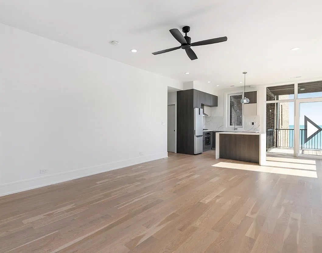 2 bed, 932 sqft, $3,995 — Photo 3