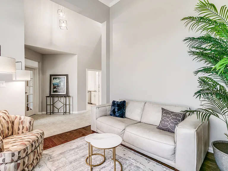 146 London Way — Photo 4