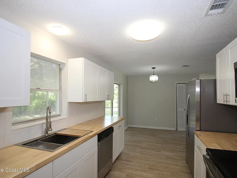 75 Rivercliff Ln — Photo 3