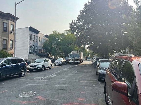 Exterior Neighborhood (street photo)