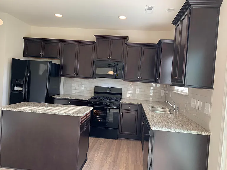 332 Sapphire Rd — Photo 3