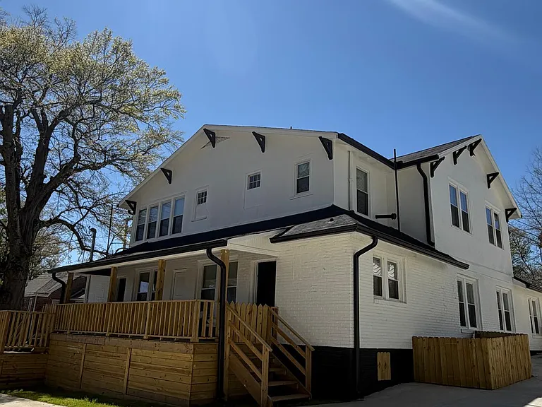 402 N Church St — Photo 16