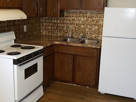 3rd image of 1746 Pine Tree St S #1746