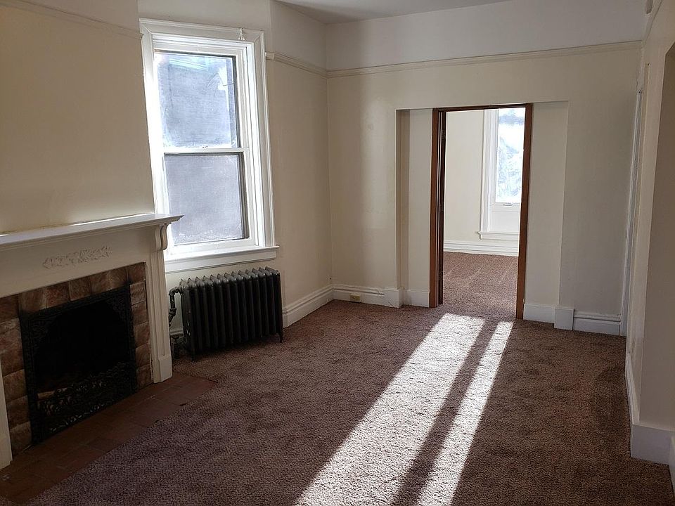 1st image of 118 N 7th Ave E APT 2