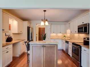 6721 82nd St W, Bloomington, MN 55438