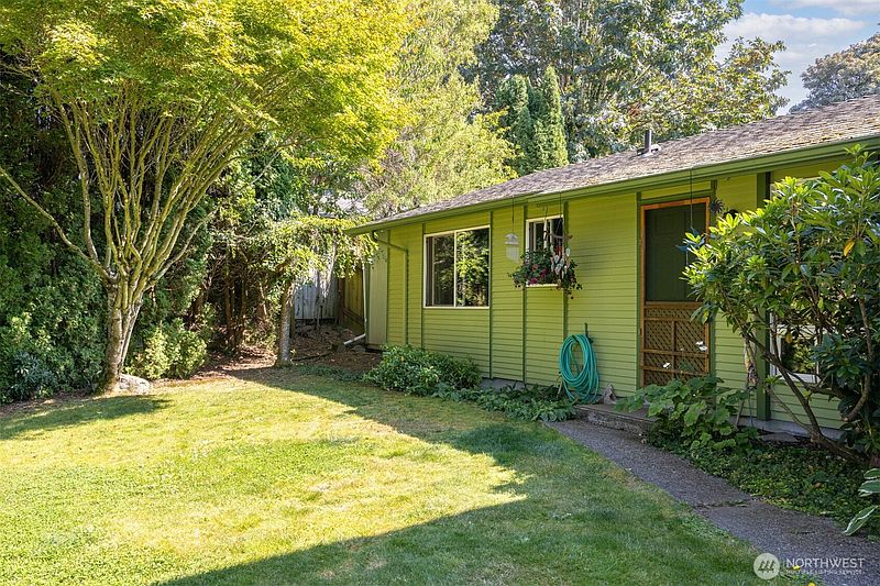 3rd image of 875 St Andrews Way