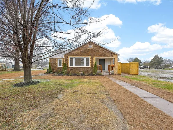 500 N West End St, Springdale, AR 72764