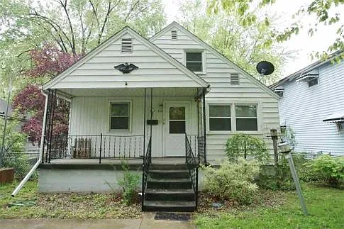 705 E Fischer St photo 1