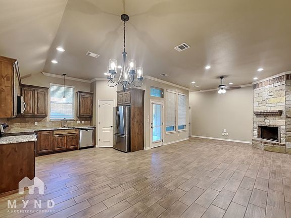 4th image of 2612 Creek Dr