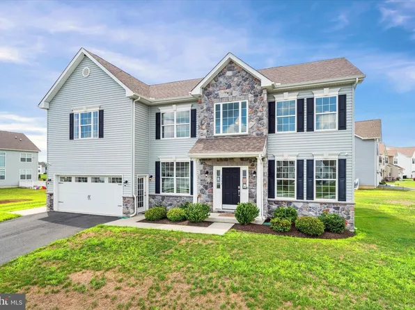 2 Summit Dr, Smyrna, DE 19977