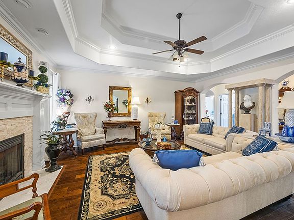5th image of 9 Constance Cir