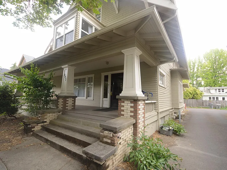 227 NW 11th St #1 — Photo 1