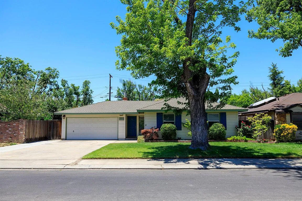 1511 Bronson Ave photo 1
