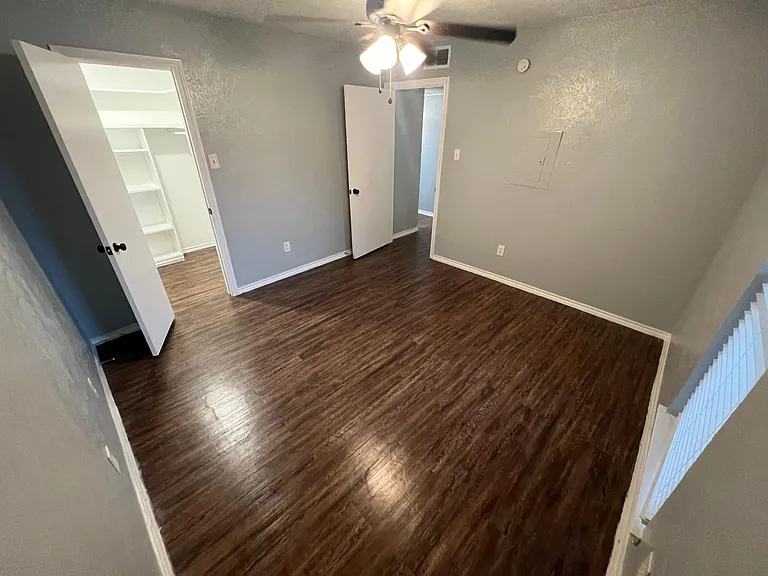 Hampton Gardens Apartment — Photo 29