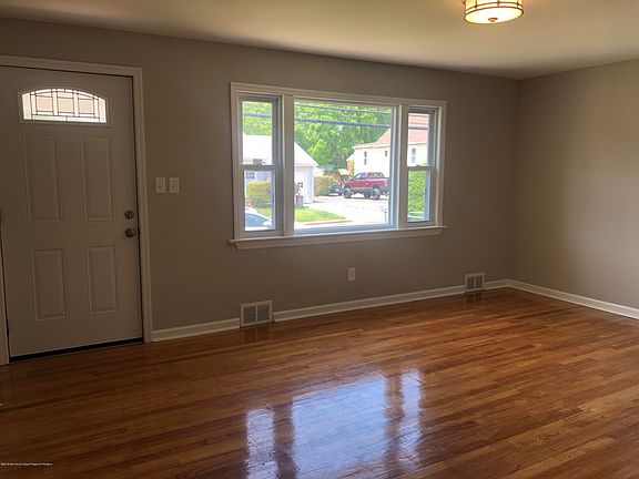 3rd image of 233 S 19th Ave