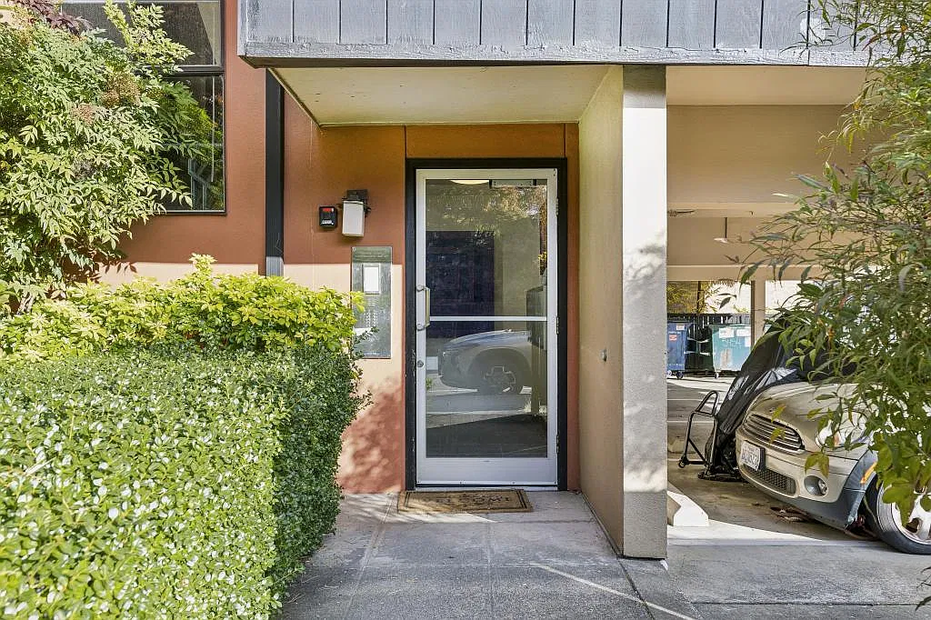 5454 Fauntleroy Way SW - 2 bedrooms — Photo 2