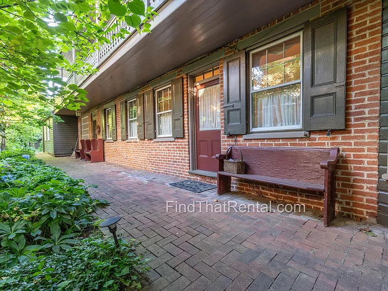 136 W Pomfret St — Photo 4