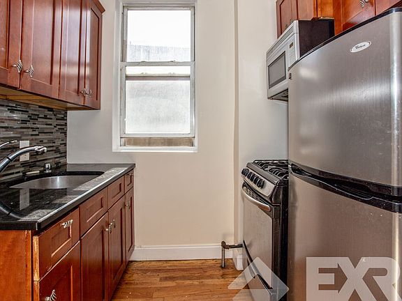 3rd image of 709 Dekalb Ave APT 17