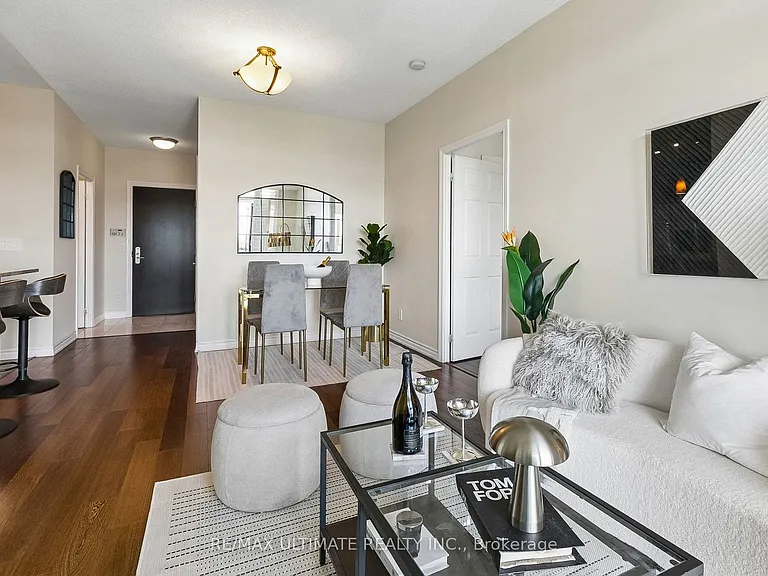 1135 Royal York Rd #501 — Photo 3