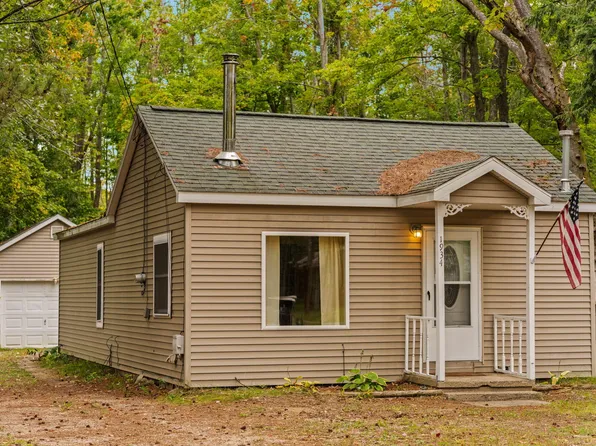 1934 John St, Gaylord, MI 49735