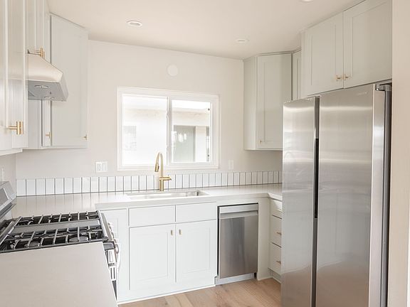 3rd image of 2727 Roosevelt St #2