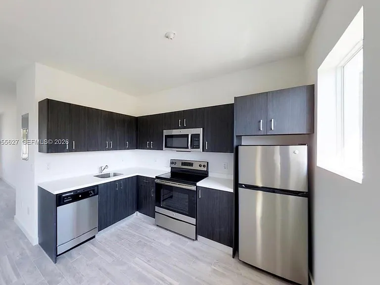 321 S Shore Dr #12 — Photo 4