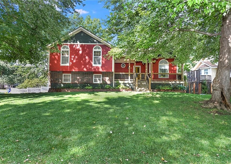 1st image of 416 SE Brownfield Dr