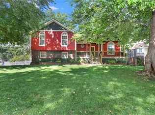 416 SE Brownfield Dr, Lees Summit, MO 64063