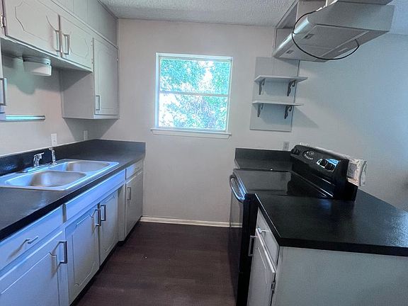 4th image of 6633 Armando Ave