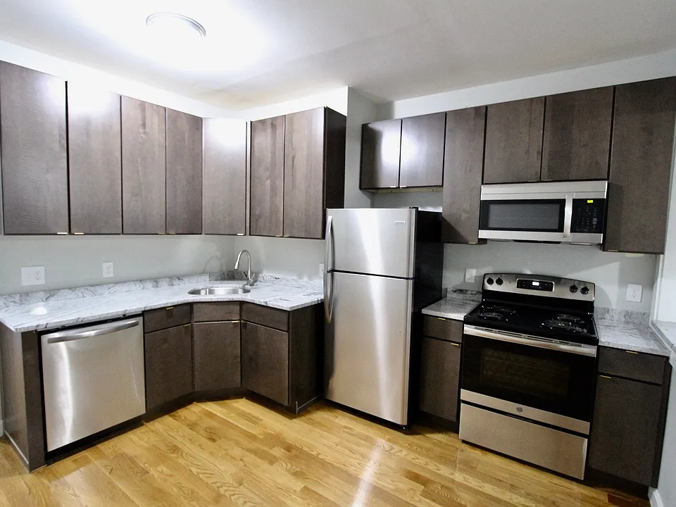 94 E Cottage St #2