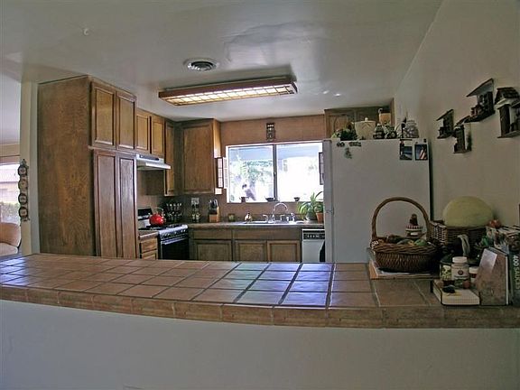 Breakfast Bar & Kitchen