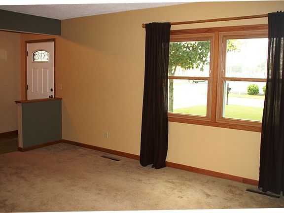 3rd image of 1002 Revere Dr