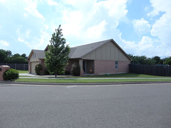 3rd image of 3012 Yosemite Dr
