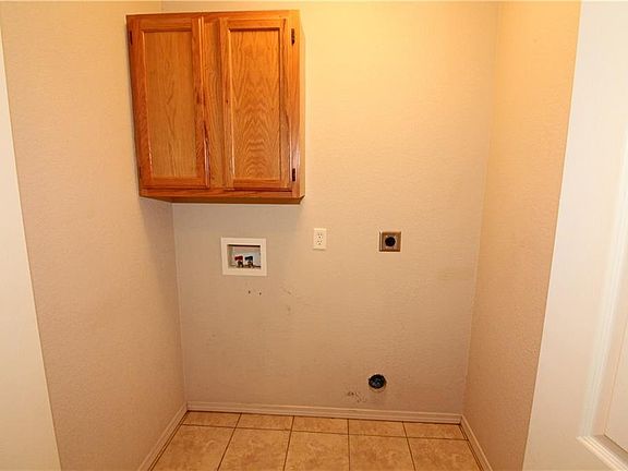 5th image of 670 Appleridge Dr