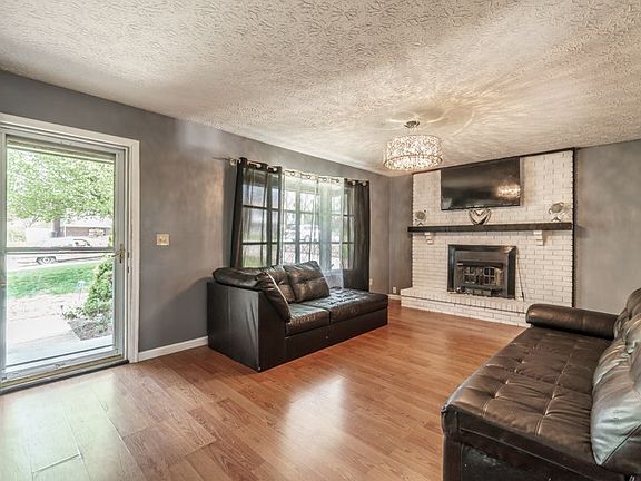 4th image of 127 Sylvan Dr