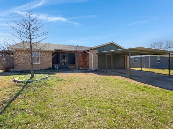 4424 Tiptop St, Haltom City, TX 76117