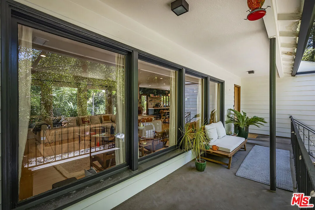 3 bed, 2.5 bath, 1648 sqft, $15,000 — Photo 2