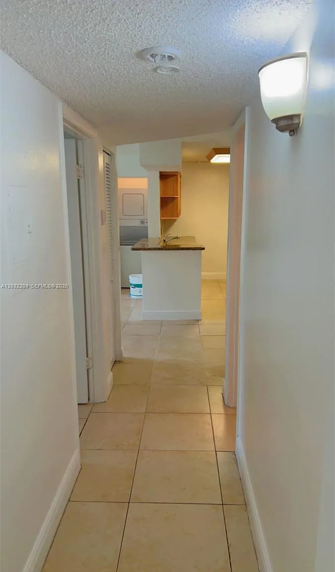 Royal Poinciana Condo — Photo 3