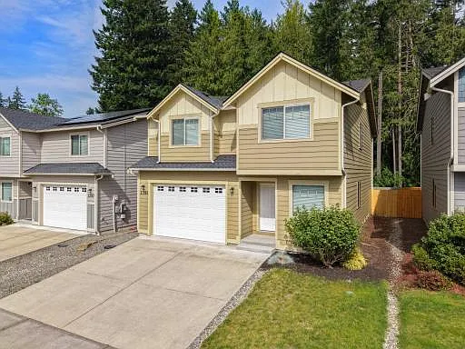 5 bed, 2.5 bath, 2112 sqft, $2,995 — Photo 3