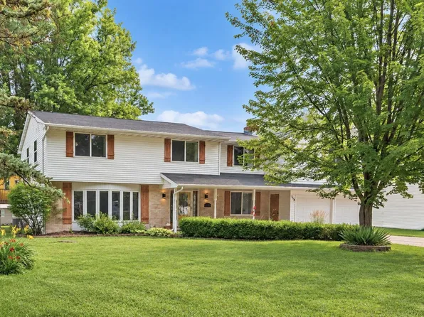 559 Hilltop Dr, Green Bay, WI 54301