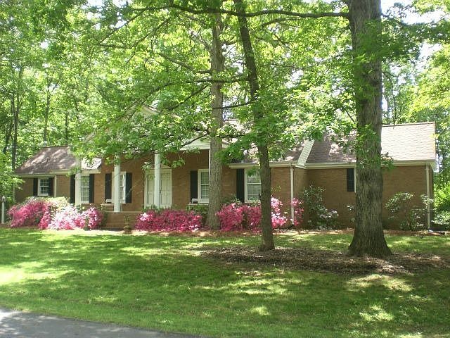 2nd image of 108 Breckenridge Ln