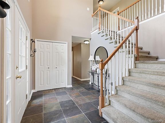 4th image of 23621 Crescent Rdg